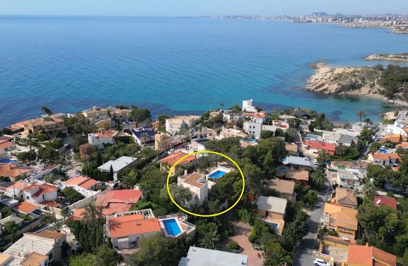 Foto cdfa9a9d-a2ea-496d-9f3a-ce34e2bd96d2. Casa a torrent 7 a Pueblo Español-Coveta Fumá Campello (el)