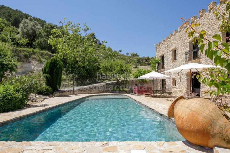 Foto 29fa3bea-6b2a-4e51-b586-88a1dd1560ce. Casa amb calefacció aparcament piscina a Relleu