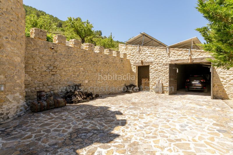 Foto 363a1706-c50d-4655-9575-eb90ffe69eb1. Casa amb calefacció aparcament piscina a Relleu