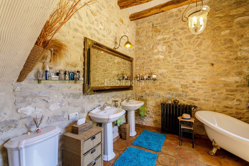Foto 4a311504-2199-4d68-9c07-aff094b2c4e7. Casa amb calefacció aparcament piscina a Relleu