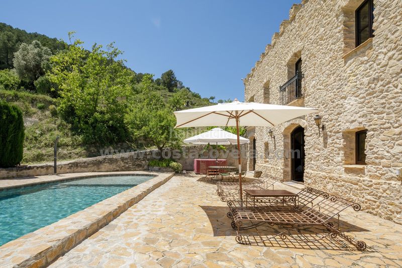 Foto 5b9118fe-4980-4b7a-b648-18f3f3d5821f. Casa amb calefacció aparcament piscina a Relleu