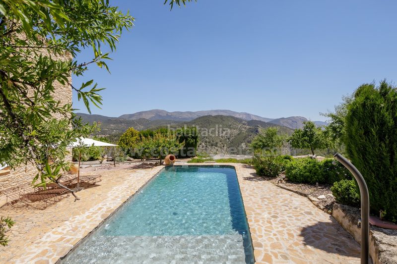 Foto 91d39eee-211d-49e2-97b2-ffe11f40828b. Casa amb calefacció aparcament piscina a Relleu