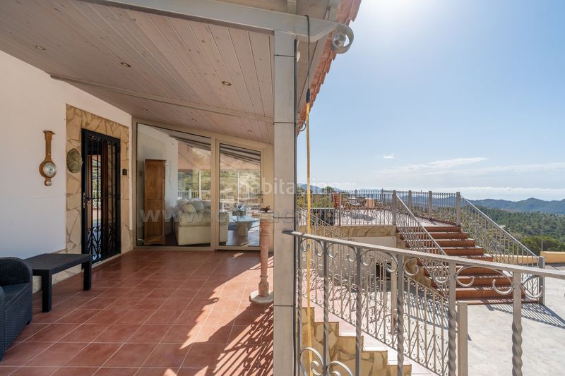 Foto 759d7868-3e0c-4ddf-9202-019003d06855. Casa amb aparcament a Relleu
