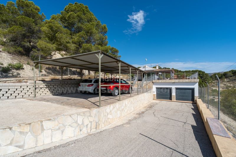 Foto 764281c2-e239-4ceb-b02d-0a8cd493079f. Casa amb aparcament a Relleu