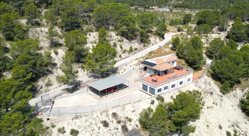 Foto 82e5036f-3484-4243-88de-fd96e91b5e36. Casa amb aparcament a Relleu