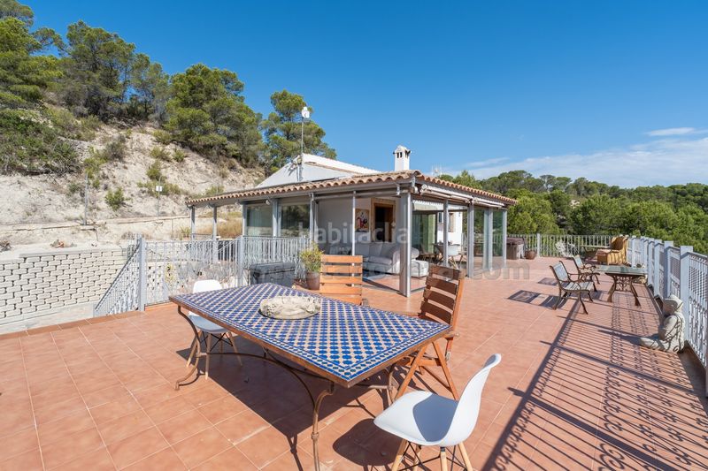 Foto c931647c-309d-4530-adbe-74f067ba830a. Casa amb aparcament a Relleu