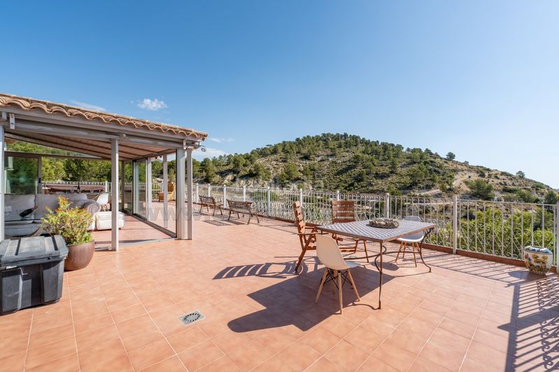 Foto df0ce15c-f3b6-46dd-9916-73bc6c031b61. Casa amb aparcament a Relleu