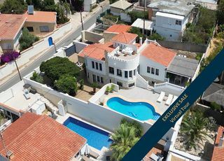Casa en Torrent 8. Exclusivo chalet mediterraneo con espectaculares vistas al mar
