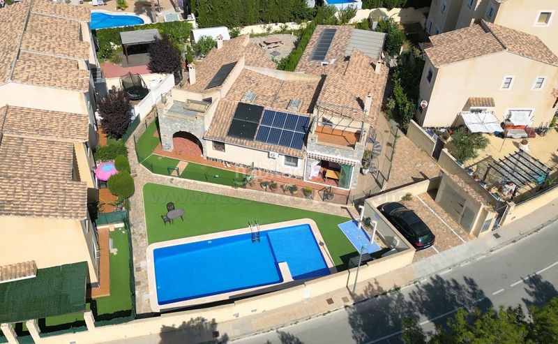 Foto d678e951-9456-45c2-bb05-8a2379ef1c76. Casa aparellada a morret de cabot el 3 a Aigües