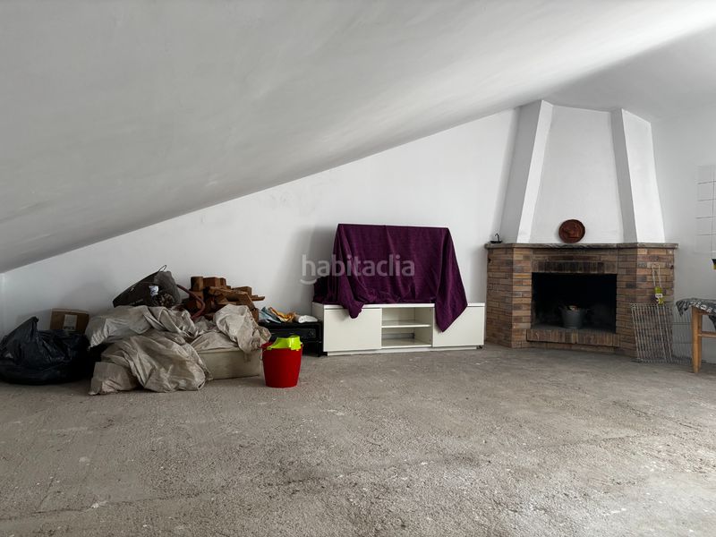 Foto 1e02c270-15eb-4b71-8272-a95049151131. Casa amb xemeneia aparcament a Sant Vicenç de Castellet