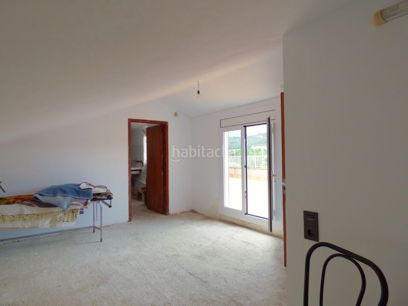 Foto 7b73d7d5-a13c-4ccc-a1c9-b4947fe3e22c. Casa amb xemeneia aparcament a Sant Vicenç de Castellet