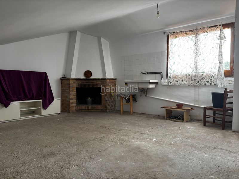 Foto af56d3b9-c5e9-4cff-b31d-b5f9045aea2f. Casa amb xemeneia aparcament a Sant Vicenç de Castellet