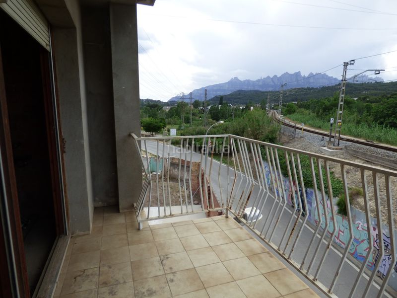 Foto dfe5cbe9-e430-46f1-8289-d307612e1487. Casa amb xemeneia aparcament a Sant Vicenç de Castellet
