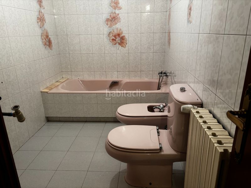 Foto e5789cb3-4a41-42c2-9fe9-47e3269f9da8. Casa amb xemeneia aparcament a Sant Vicenç de Castellet