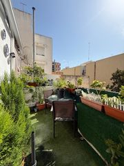 Pis a Carrer de sant francesc 83. Edificio completo con 2 viviendas y local comercial en el centro