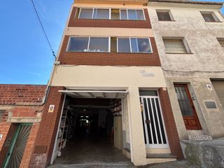 Chalet  Carrer hospital. Chalet adosado en sant feliu de codines