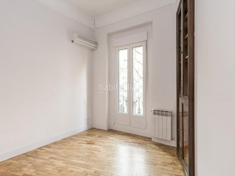 Foto d017d108-6223-4420-9c36-8e3c9d685375. Alquiler piso moderno piso recién reformado en Trafalgar Madrid