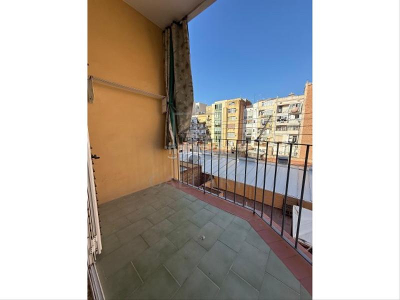 Foto 338bb934-a529-489d-b5d2-e46a07f564bc. Piso espacioso piso de 4 habitaciones junto al hospital clínic en Barcelona