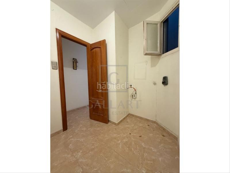 Foto 981e5c2a-5bf5-43e4-8e0a-e6e5b7280f82. Piso espacioso piso de 4 habitaciones junto al hospital clínic en Barcelona