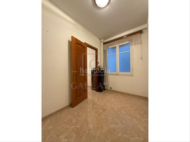 Foto 9cb67808-7257-455b-8114-b311c49a59ea. Piso espacioso piso de 4 habitaciones junto al hospital clínic en Barcelona