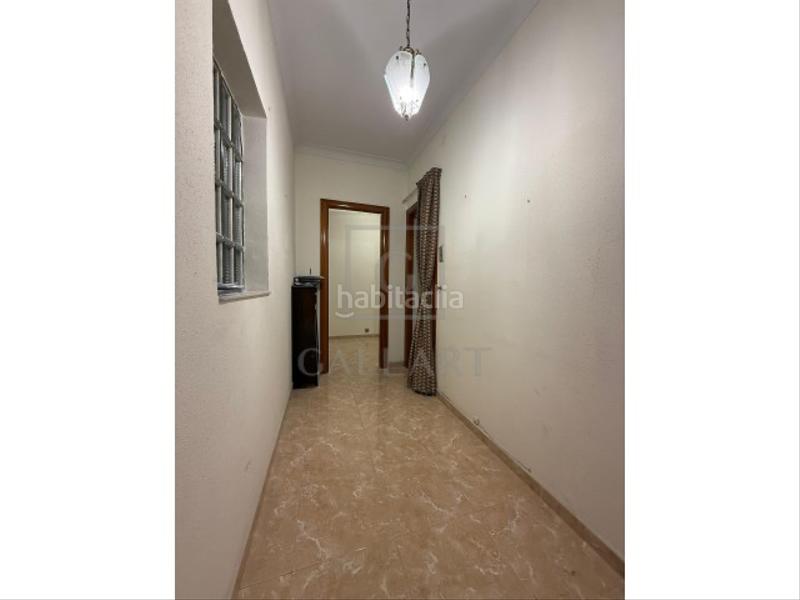 Foto b55b7dbd-c3ad-4c4d-929a-aab7a854f7e0. Piso espacioso piso de 4 habitaciones junto al hospital clínic en Barcelona