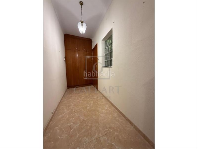 Foto e0e86402-ed55-44d7-a2f7-f2f7584342fa. Piso espacioso piso de 4 habitaciones junto al hospital clínic en Barcelona