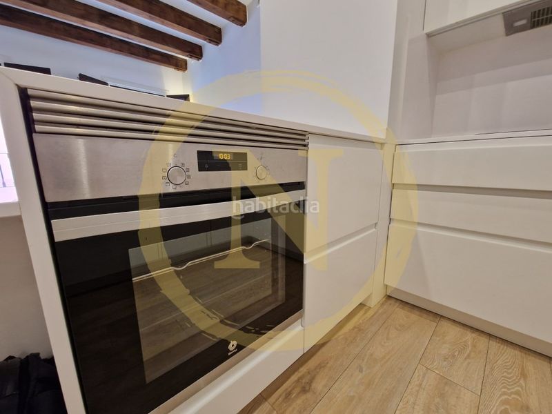 Foto ba7a6cd6-c376-4bf4-a50f-2609f0a17d00. Pis a Gòtic Barcelona