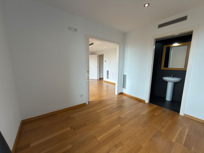 Foto 77a073f3-b3d0-4645-85cf-de29b6589842. Àtic amb calefacció a L´Antiga Esquerra de l´Eixample Barcelona