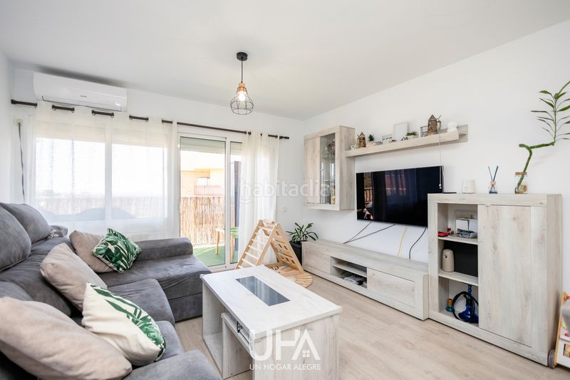 Foto 6212f077-3a36-4077-9199-d6536b8d24aa. Piso *luminoso piso reformado con balcón y vistas en excelente ubicación* en Gavà