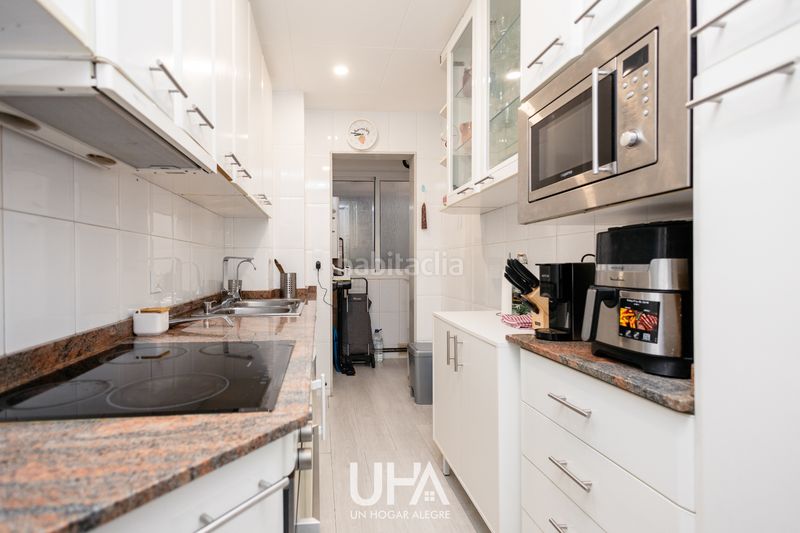 Foto 74f4b28a-33bb-4524-aea0-077074133ed0. Piso *luminoso piso reformado con balcón y vistas en excelente ubicación* en Gavà