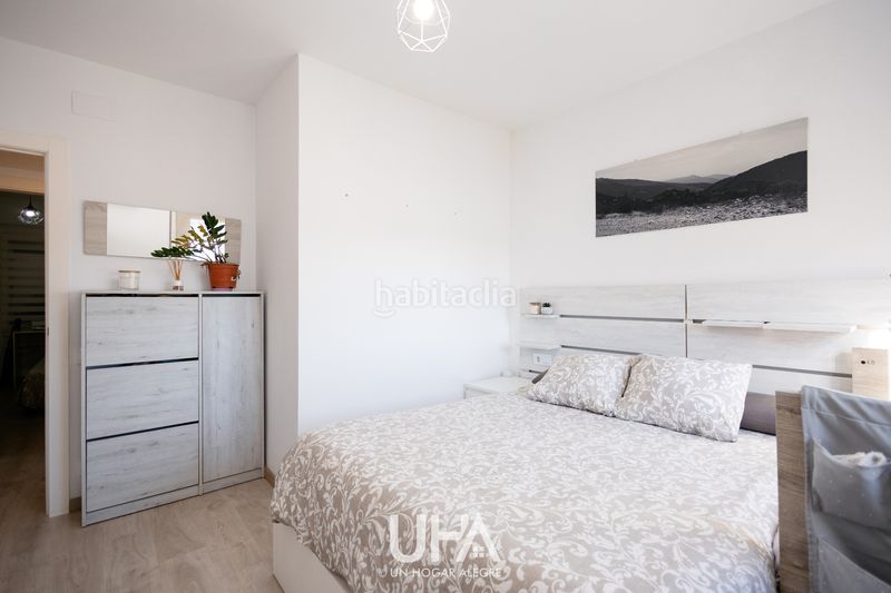 Foto d9864f1b-5d68-4fa9-a9ec-c457be4193d6. Piso *luminoso piso reformado con balcón y vistas en excelente ubicación* en Gavà