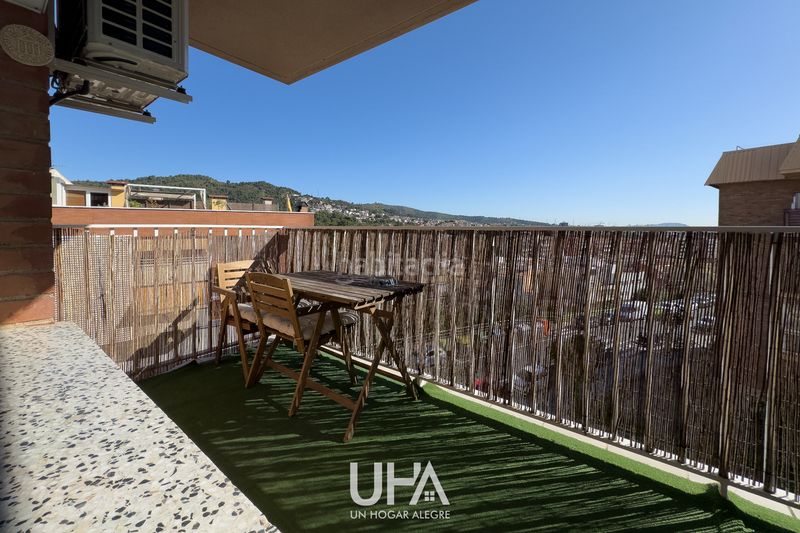 Foto dca2b997-daec-4b41-90a2-030884cece14. Piso *luminoso piso reformado con balcón y vistas en excelente ubicación* en Gavà