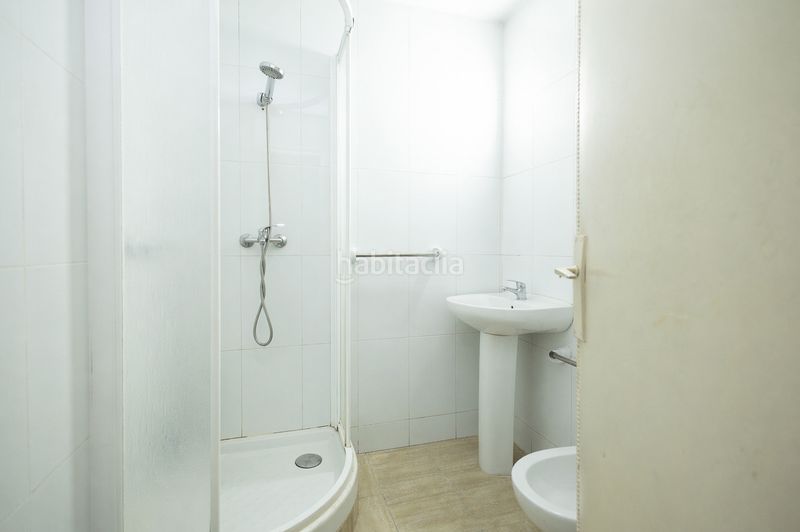 Foto 0381cb3a-d8e0-422f-9d57-39a5245f68b3. Casa adossada a Centre-Estació Gavà