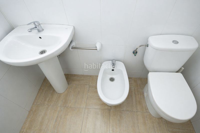 Foto 1f5e354b-c274-4c31-aa8f-7cb9461a9e13. Casa adossada a Centre-Estació Gavà