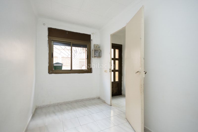 Foto 50e7b1d9-75de-4bfe-ad96-c321fcd3b484. Casa adossada a Centre-Estació Gavà