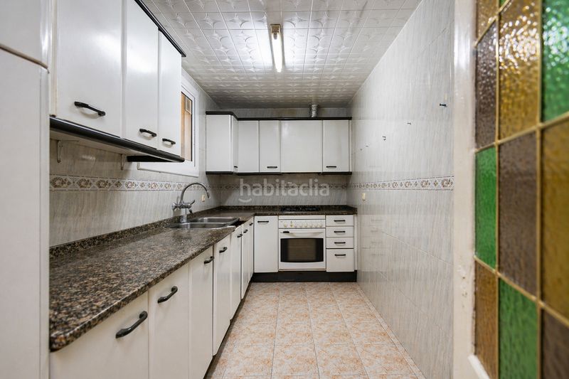 Foto 85034333-2c1b-4eca-a8d4-5b4bf3896396. Casa adossada a Centre-Estació Gavà