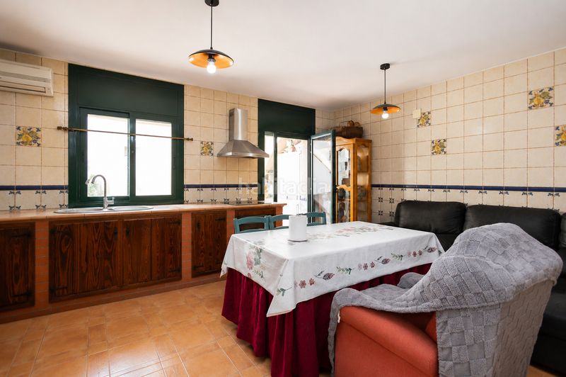 Foto b7b221aa-2633-4c52-ad0a-6e0f42bb1f18. Casa amb xemeneia calefacció a Les Botigues Castelldefels