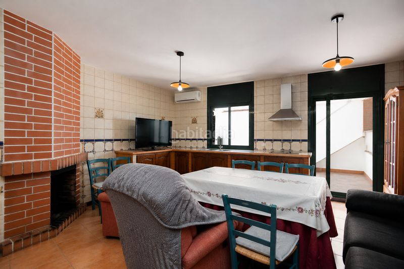 Foto dee00244-97c4-4b7f-9d9d-c72244b36704. Casa amb xemeneia calefacció a Les Botigues Castelldefels