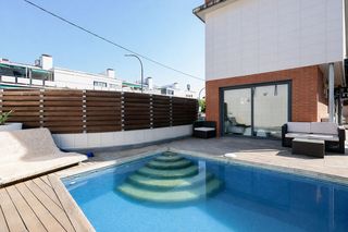 Casa aparellada  Passeig garbí. Chalet en castelldefels playa - oasis de confort y privacidad