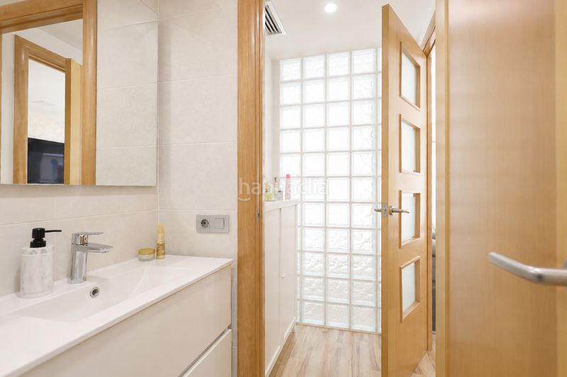 Foto 2aa8fe66-5c1e-4794-8baa-dd61915d3287. Casa adossada amb calefacció aparcament piscina a Gavà