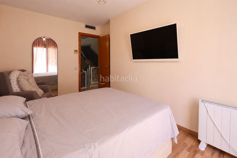 Foto 57352cf7-5b59-44ad-9576-dbbef3fdc30e. Casa adossada amb calefacció aparcament piscina a Gavà
