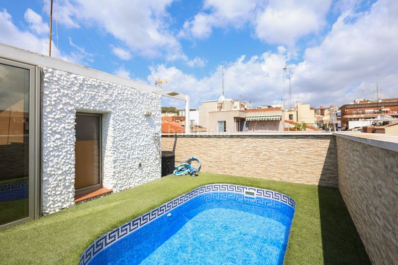 Foto 6a2a1327-1e48-483f-9fb9-b81cbbb6e88e. Casa adossada amb calefacció aparcament piscina a Gavà