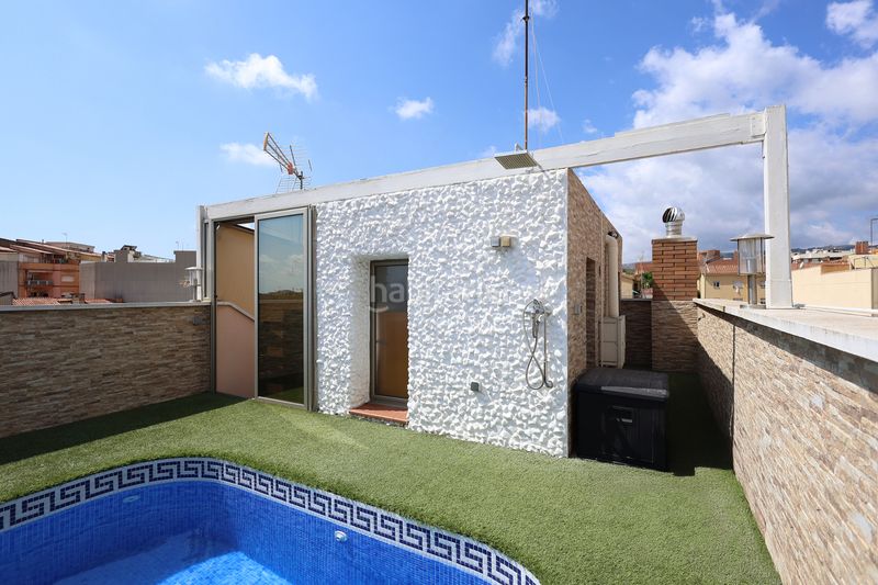 Foto 87c3e2c9-cbba-4fe1-aeaf-d597949ebbf3. Casa adossada amb calefacció aparcament piscina a Gavà
