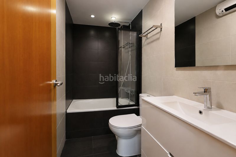 Foto ae9f333b-ac78-49f1-b51a-480b65dadb11. Casa adossada amb calefacció aparcament piscina a Gavà