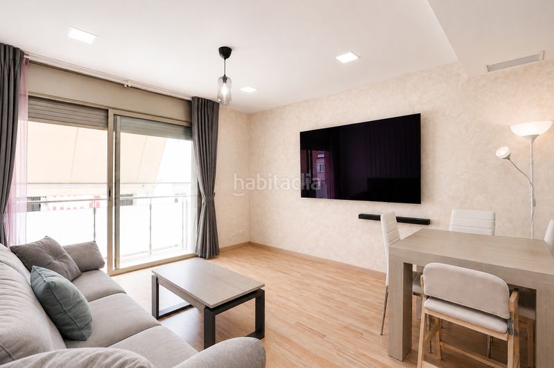 Foto bad65d43-d36a-40dd-a183-b9b0fbb0f9d0. Casa adossada amb calefacció aparcament piscina a Gavà