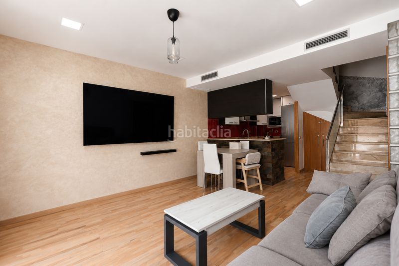 Foto e81362bc-829a-4502-95c1-cebbb6678884. Casa adossada amb calefacció aparcament piscina a Gavà