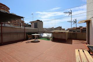 Piso  Carrer de f. pi i margall. Piso con terraza en centre