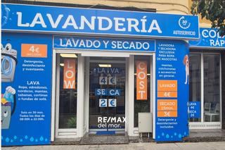 Traspàs Local Comercial a Carrer eusebi estada 84. Lavandería en traspaso en palma  llave en mano, equipada y con 9