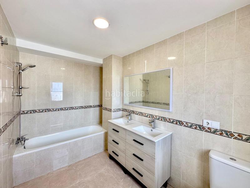 Foto 094abb85-7ee7-4531-a2c4-575a33364db2. Casa adossada amb aparcament a Los Boliches Fuengirola