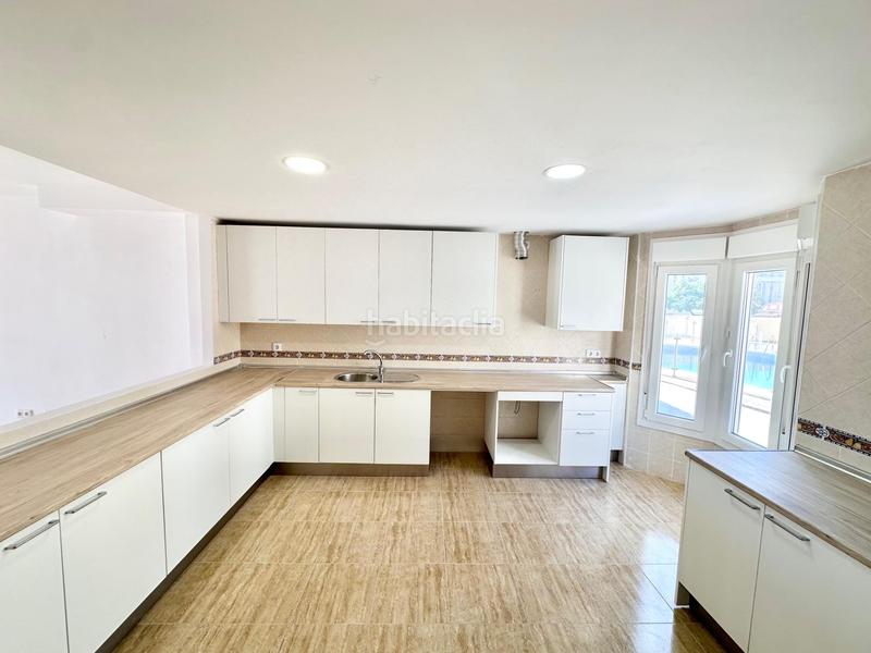 Foto 3fa37197-d281-4cd3-a1cf-00589651dbff. Casa adossada amb aparcament a Los Boliches Fuengirola